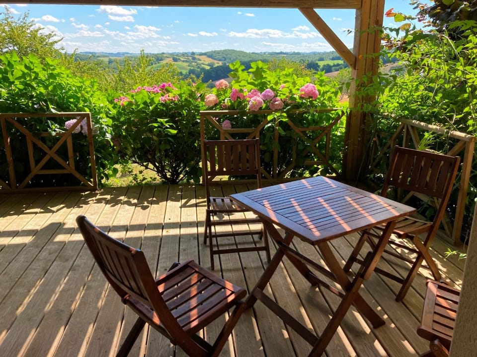 Natural landscape, View (from property/room), Balcony/Terrace, Dining area, Garden view