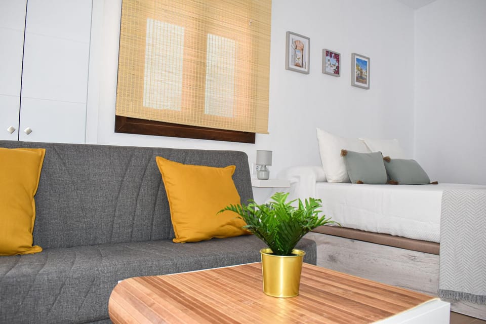 Bed, Living room