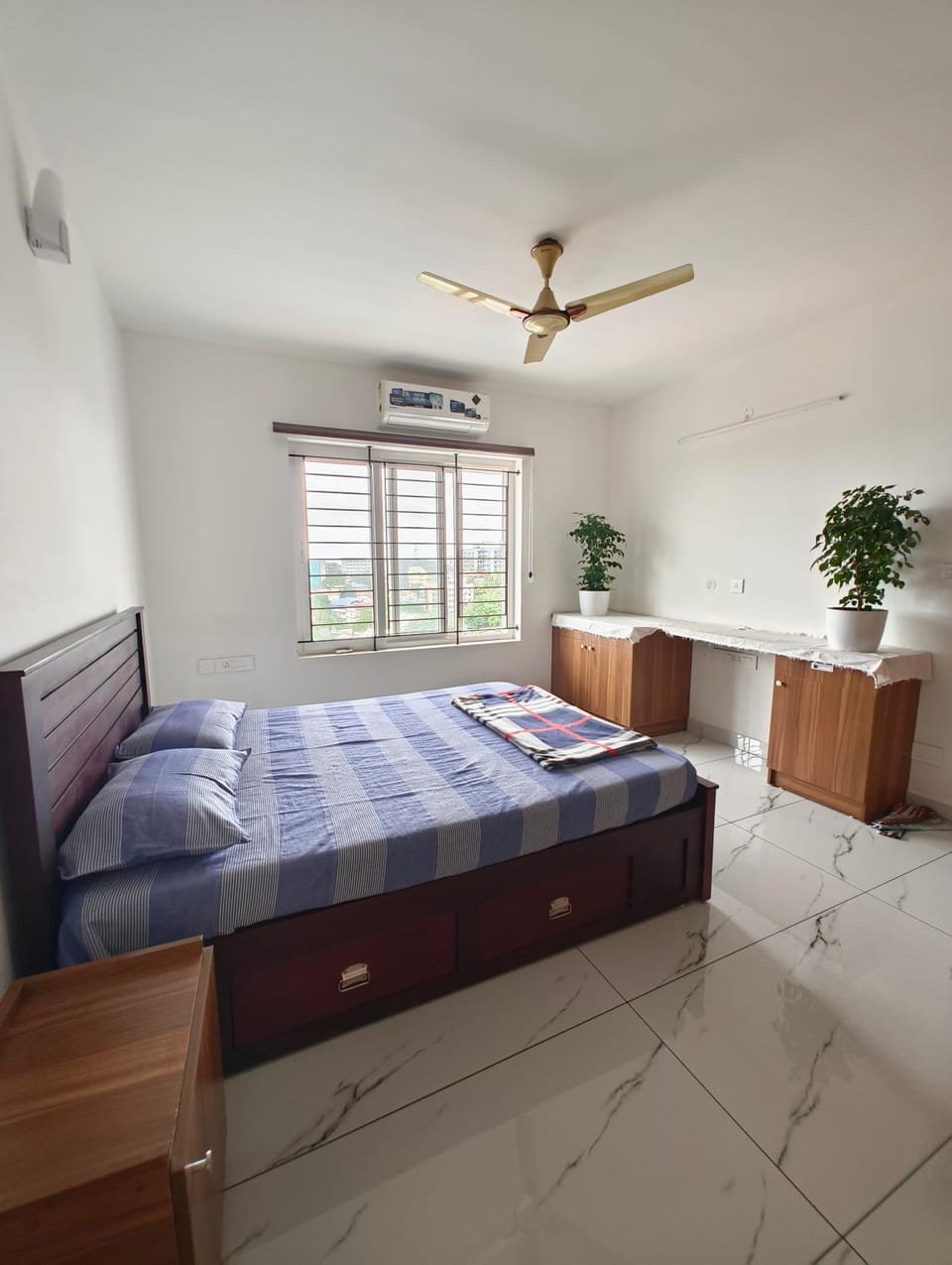 Luxurious Apartment with a pool and gym near Trivandrum railway station Apartment in Thiruvananthapuram