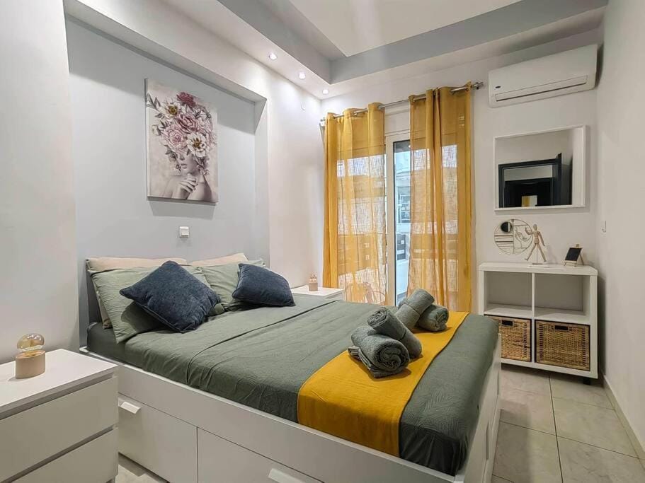 Bed, Bedroom, air conditioner