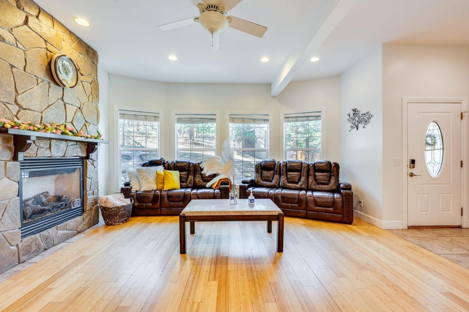 2 Mi to Lake Estes: Home w/ Deck & Grill House in Estes Park