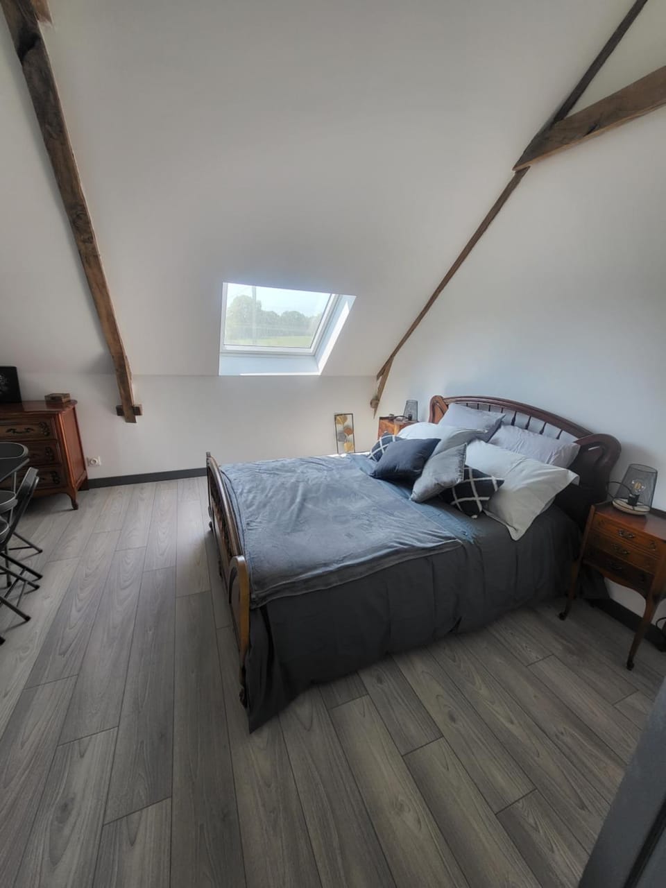 Photo of the whole room