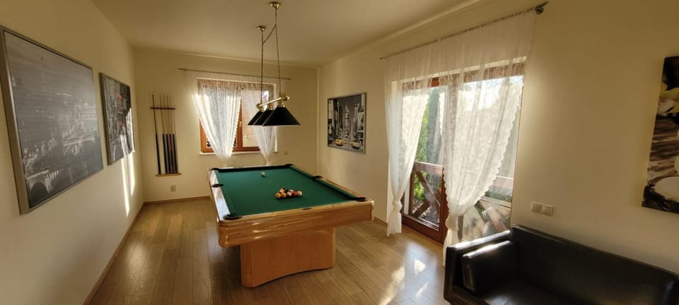 Billiard, Game Room, Seating area