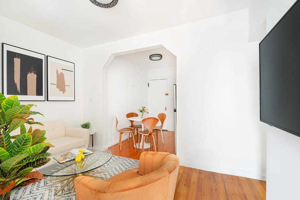 444-3E Contemporary 1BR in Hell's Kitchen Apartment in Midtown