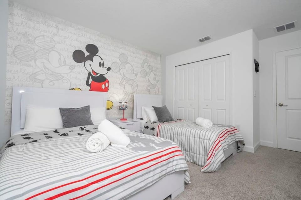 2941 Modern Four Bedroom Locate at Storey Lake House in Kissimmee