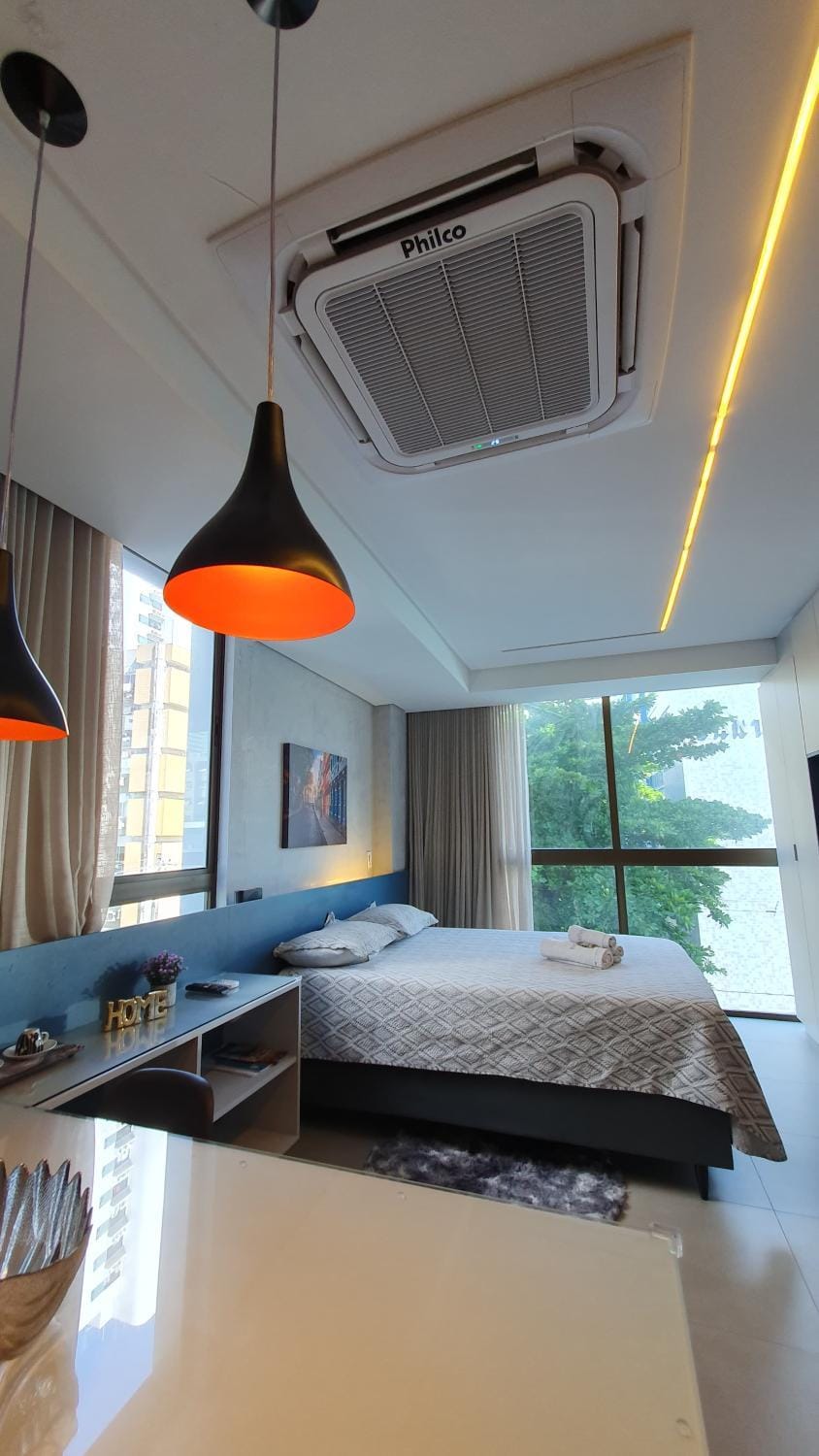 Bed, TV and multimedia, Living room, Photo of the whole room, Seating area, Bedroom, air conditioner