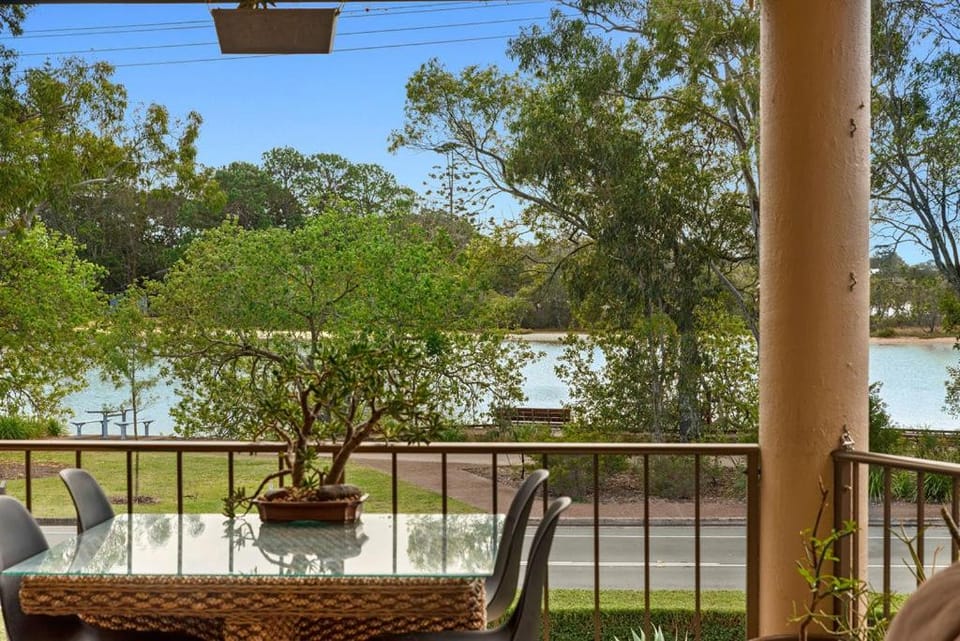 View (from property/room), Balcony/Terrace, Seating area, River view