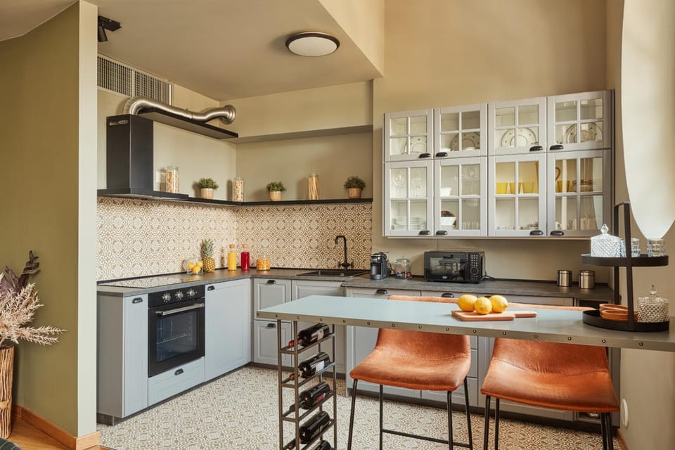 Property building, Communal lounge/ TV room, TV and multimedia, Seating area, Parking, internet, washing machine, kitchen, elevator, air conditioner