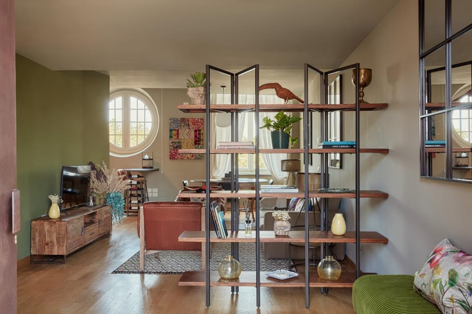 Communal lounge/ TV room, TV and multimedia, Garden view, Parking, locker, elevator, air conditioner