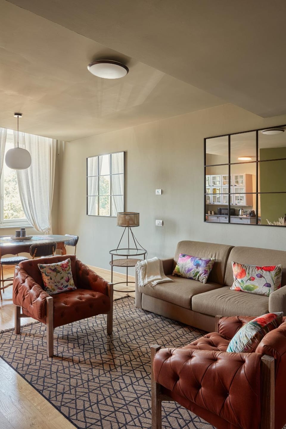 Communal lounge/ TV room, Bird's eye view, TV and multimedia, View (from property/room), Seating area, City view, Garden view, Landmark view, Street view, Inner courtyard view, Parking, internet, elevator, air conditioner