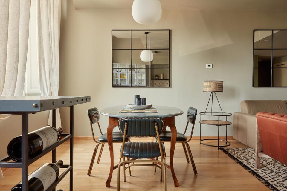 Communal lounge/ TV room, TV and multimedia, Parking, kitchen, elevator, air conditioner