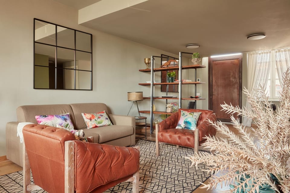 Property building, Communal lounge/ TV room, TV and multimedia, Seating area, City view, Garden view, Inner courtyard view, Parking, locker, elevator