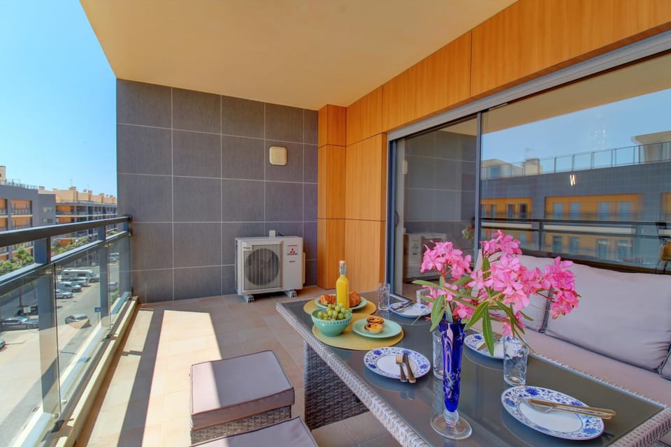Rooftop pool, 200m from sea, city center Apartment in Olhão