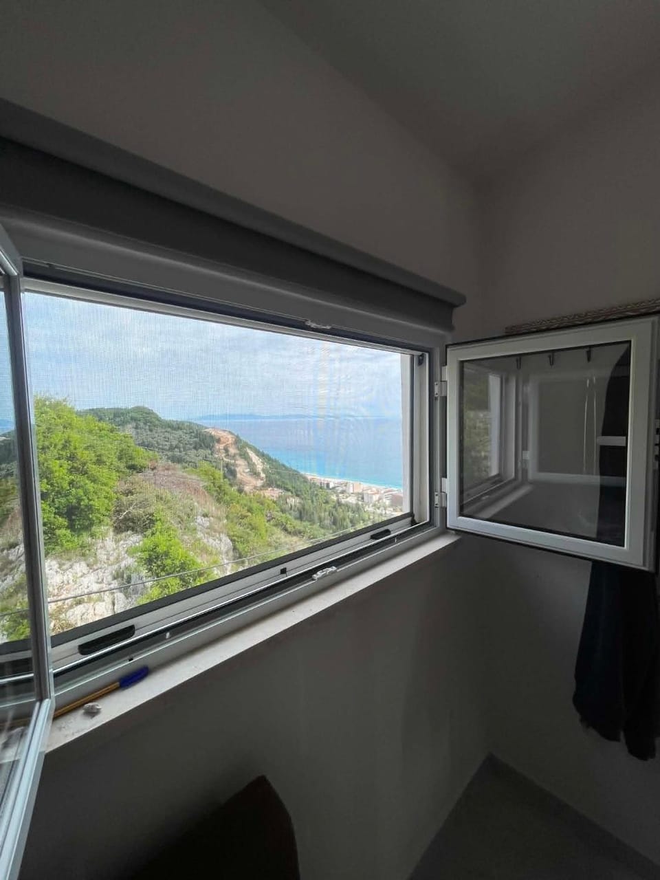 Mountain view, Sea view