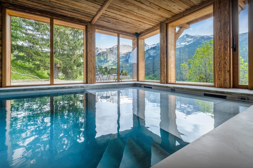 Mountain view, Pool view, Swimming pool