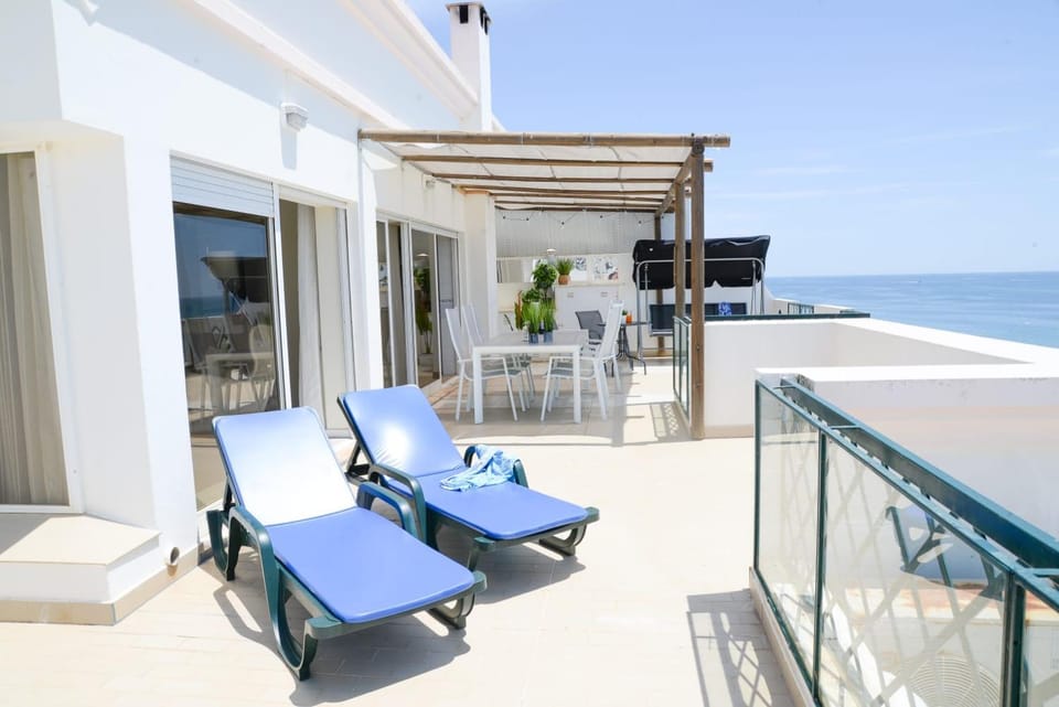 View (from property/room), Balcony/Terrace, sunbed