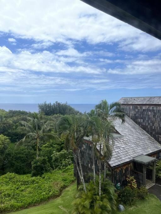 Style and Comfort Over the Ocean Apartment in Princeville