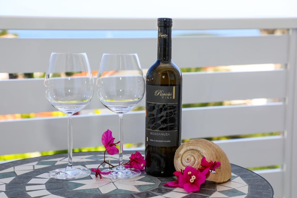 Balcony/Terrace, Decorative detail, Drinks