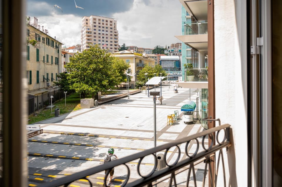 Property building, Day, Neighbourhood, City view, Street view