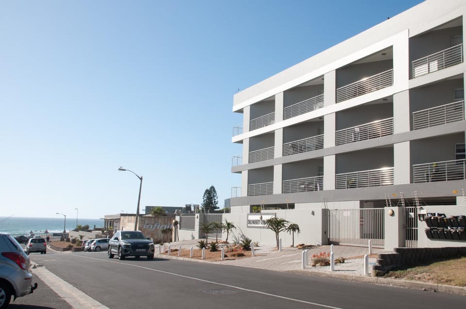 Property building, Neighbourhood, Sea view, Street view
