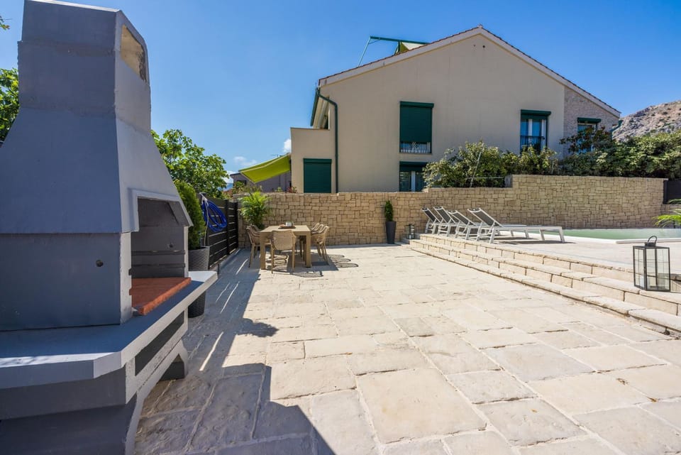 Property building, BBQ facilities