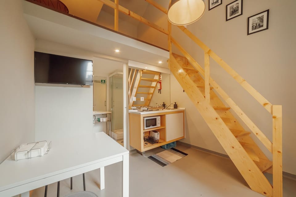 TV and multimedia, Kitchen or kitchenette, minibar, stove