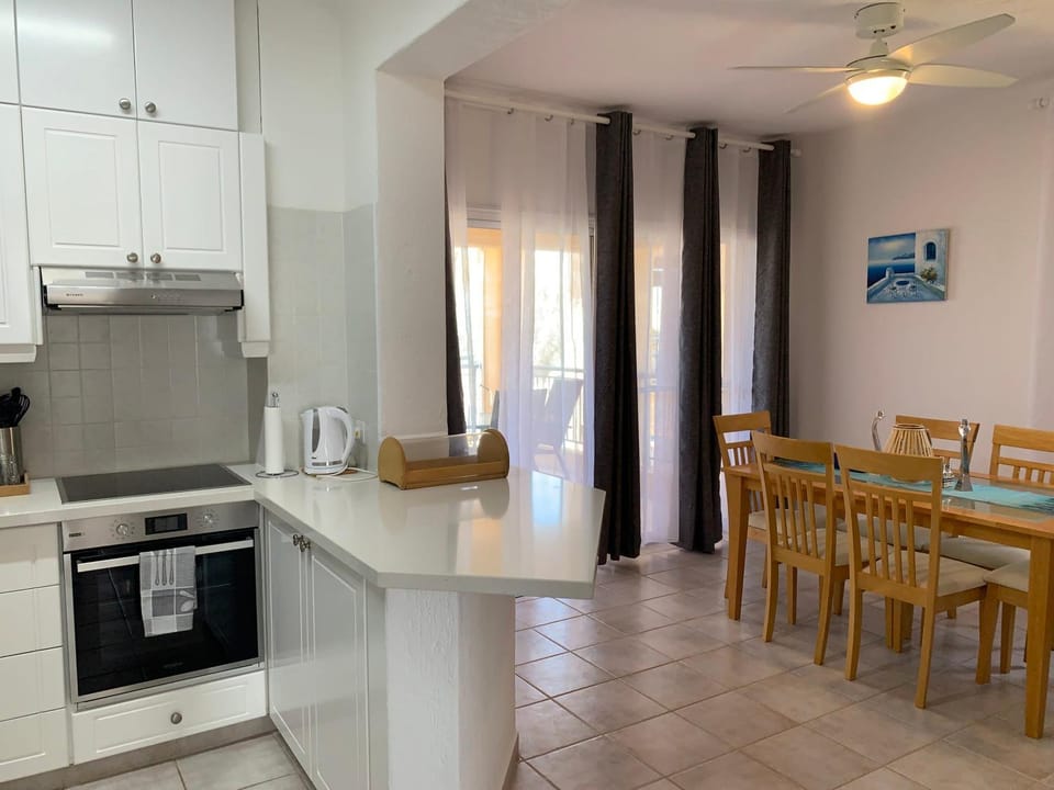 Kitchen or kitchenette, Dining area, pet friendly, stove