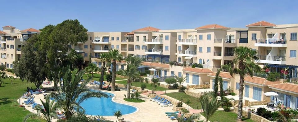 Property building, Garden, Pool view