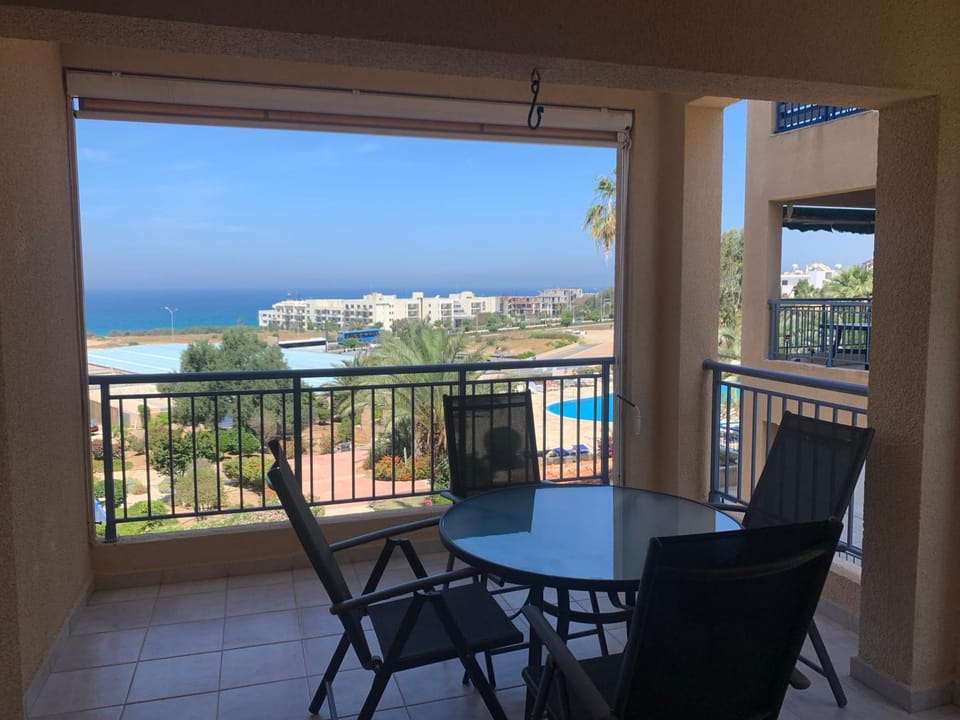 Patio, Balcony/Terrace, Dining area, Garden view, Pool view