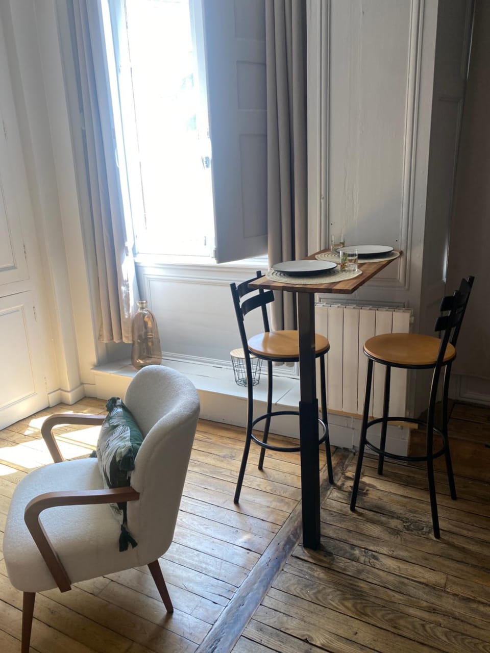 Seating area, Dining area