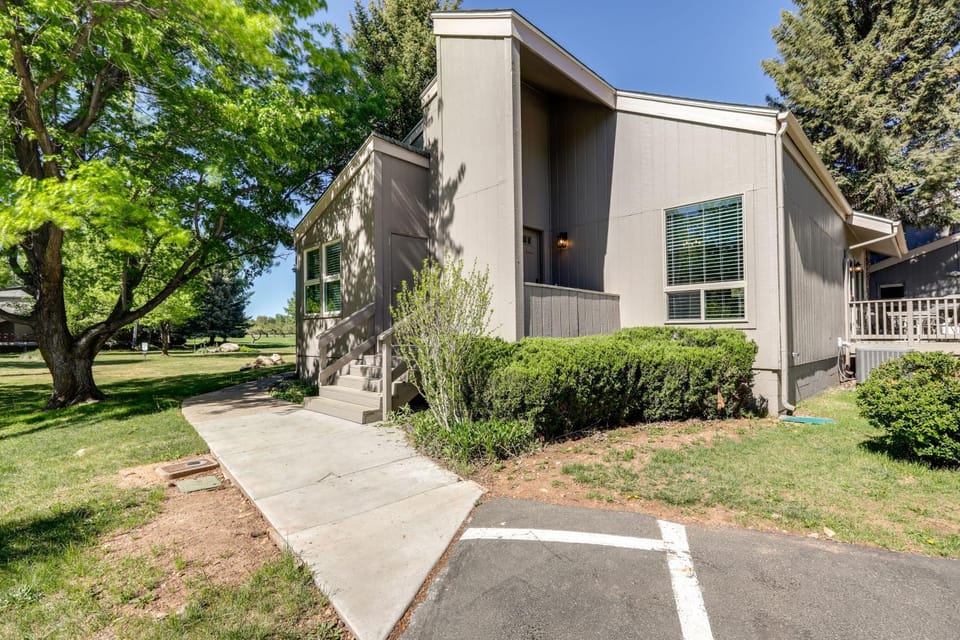 6 Mi to Downtown: Flagstaff Townhome w/ Deck House in Flagstaff