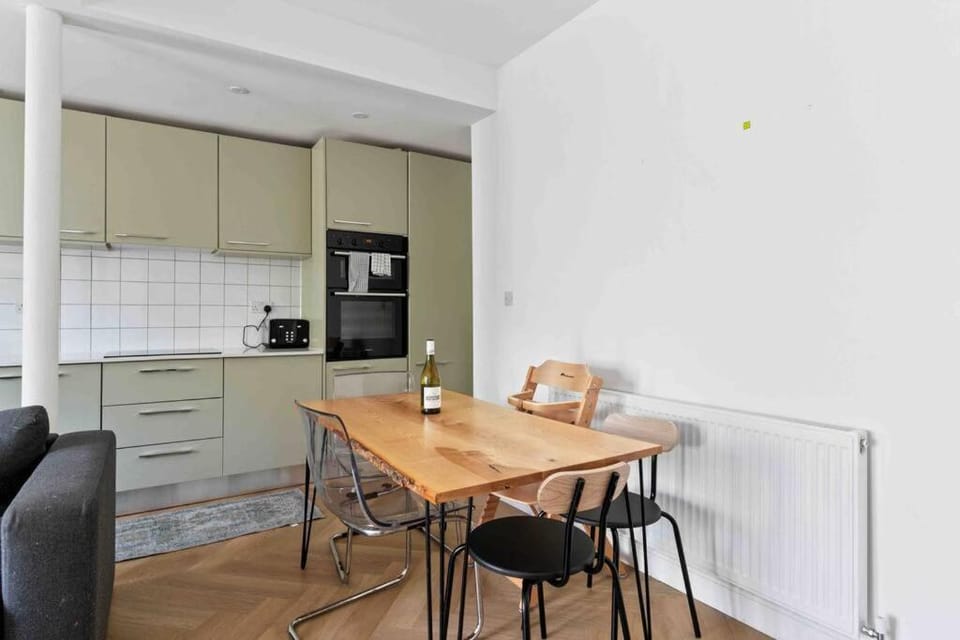 Modern Three Bedroom Apartment in Tottenham Apartment in London