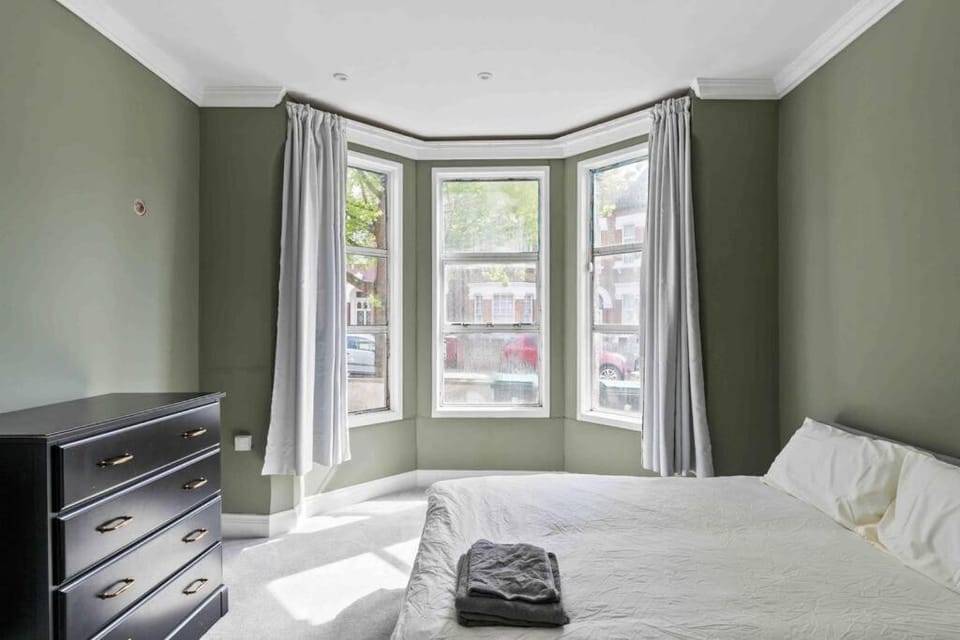 Modern Three Bedroom Apartment in Tottenham Apartment in London