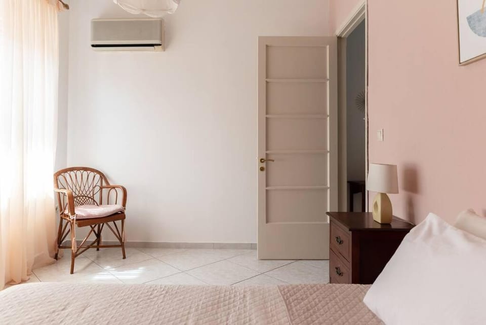 Bed, Photo of the whole room, Bedroom, hair dresser, wardrobe, air conditioner