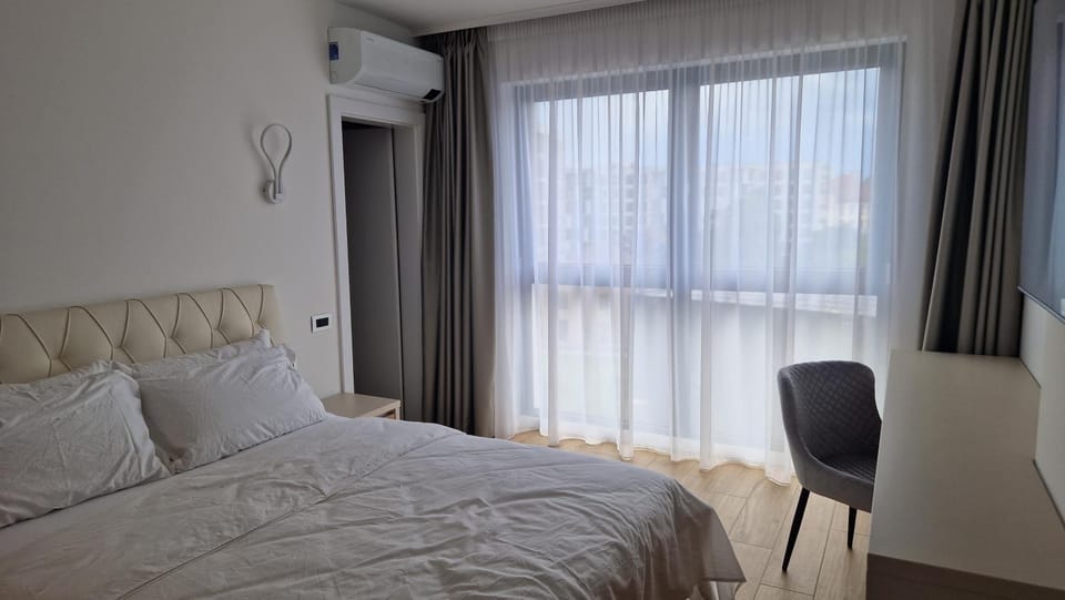 Bed, Bedroom, air conditioner