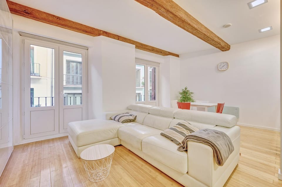 Living room, Photo of the whole room
