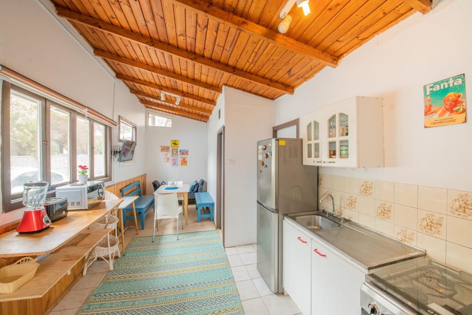 Kitchen or kitchenette, Living room, Dining area, minibar