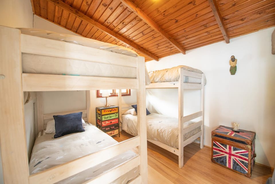 Bedroom, bunk bed