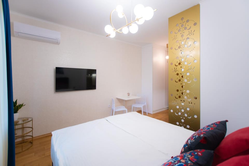 Bed, TV and multimedia, Photo of the whole room, Seating area, air conditioner