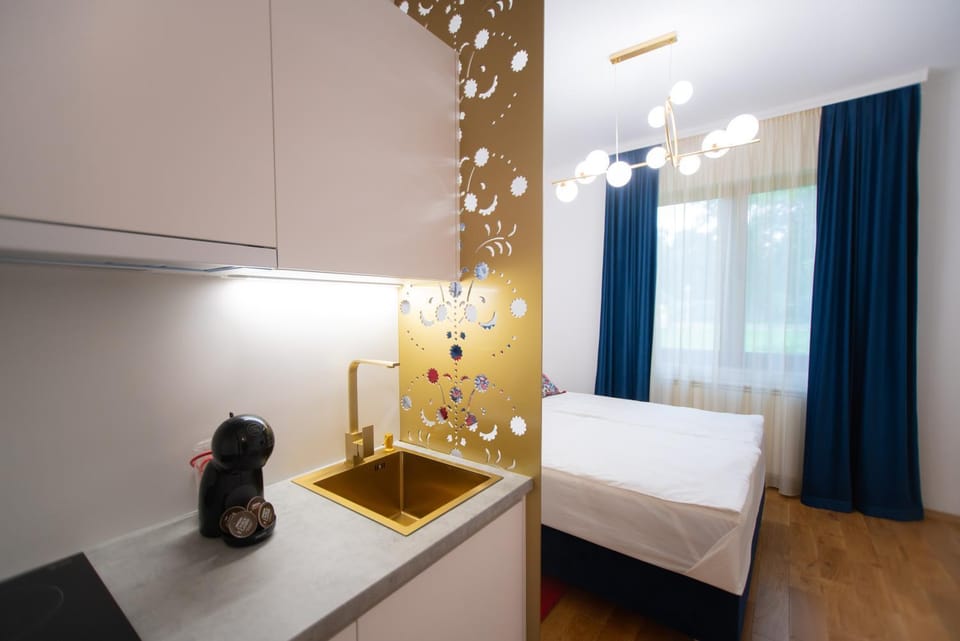 Bed, Text overlay, kitchen