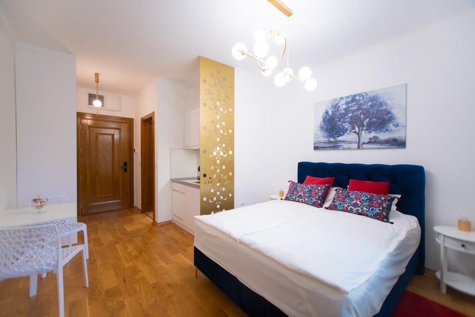 Bed, Living room, Photo of the whole room, Seating area, Bedroom, wardrobe