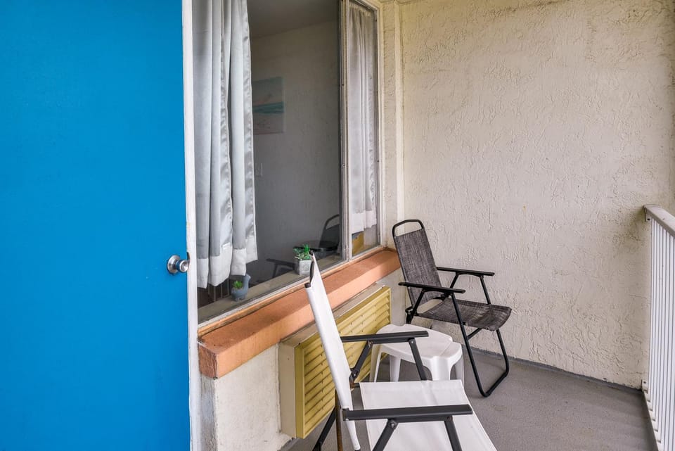 Balcony w/ Ocean Views: Daytona Beach Studio Apartment in Florida