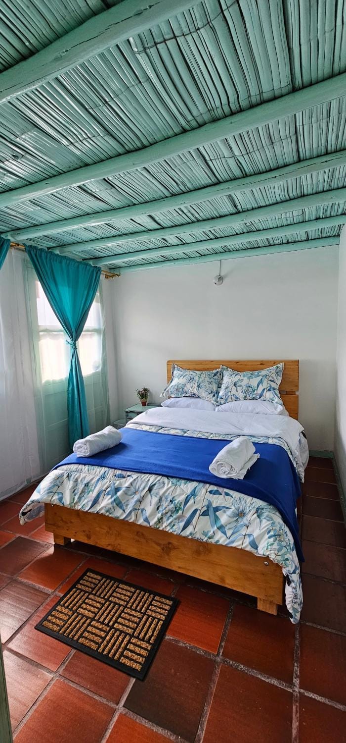 Bed, towels