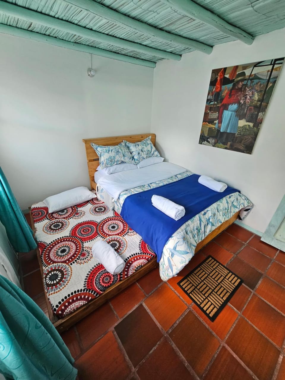 Bed, towels