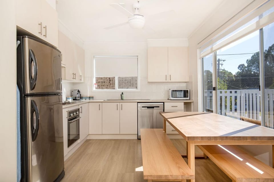 Beachway Pet Friendly 2 Mins Walk to Beach House in Berrara