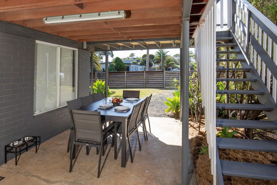 Beachway Pet Friendly 2 Mins Walk to Beach House in Berrara