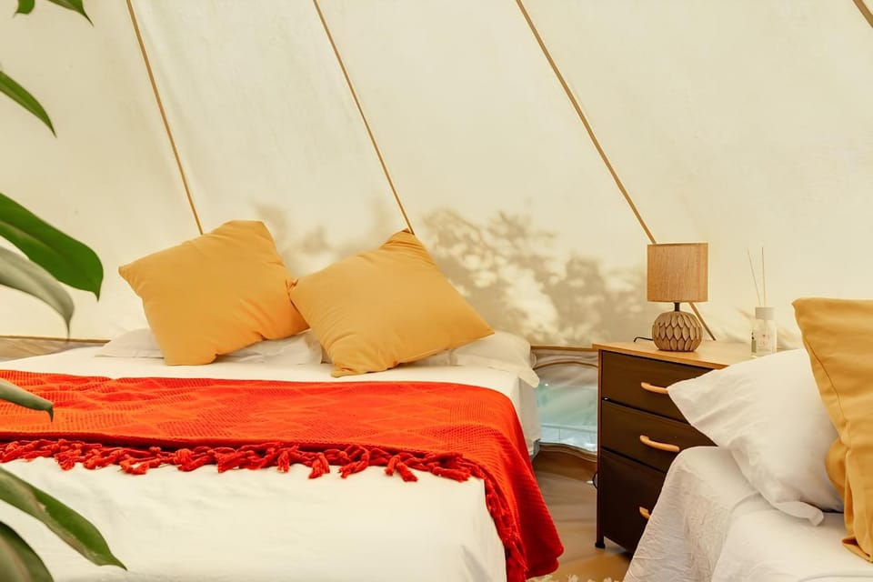 Bed, Bedroom
