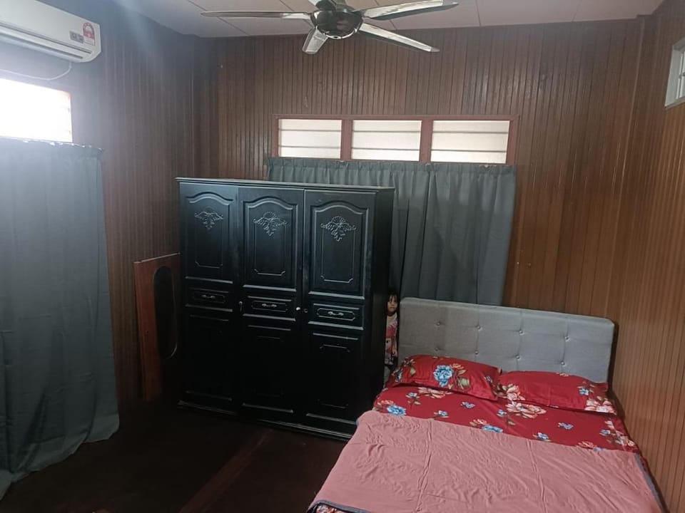 Bed, Bedroom, fireplace, wardrobe, air conditioner