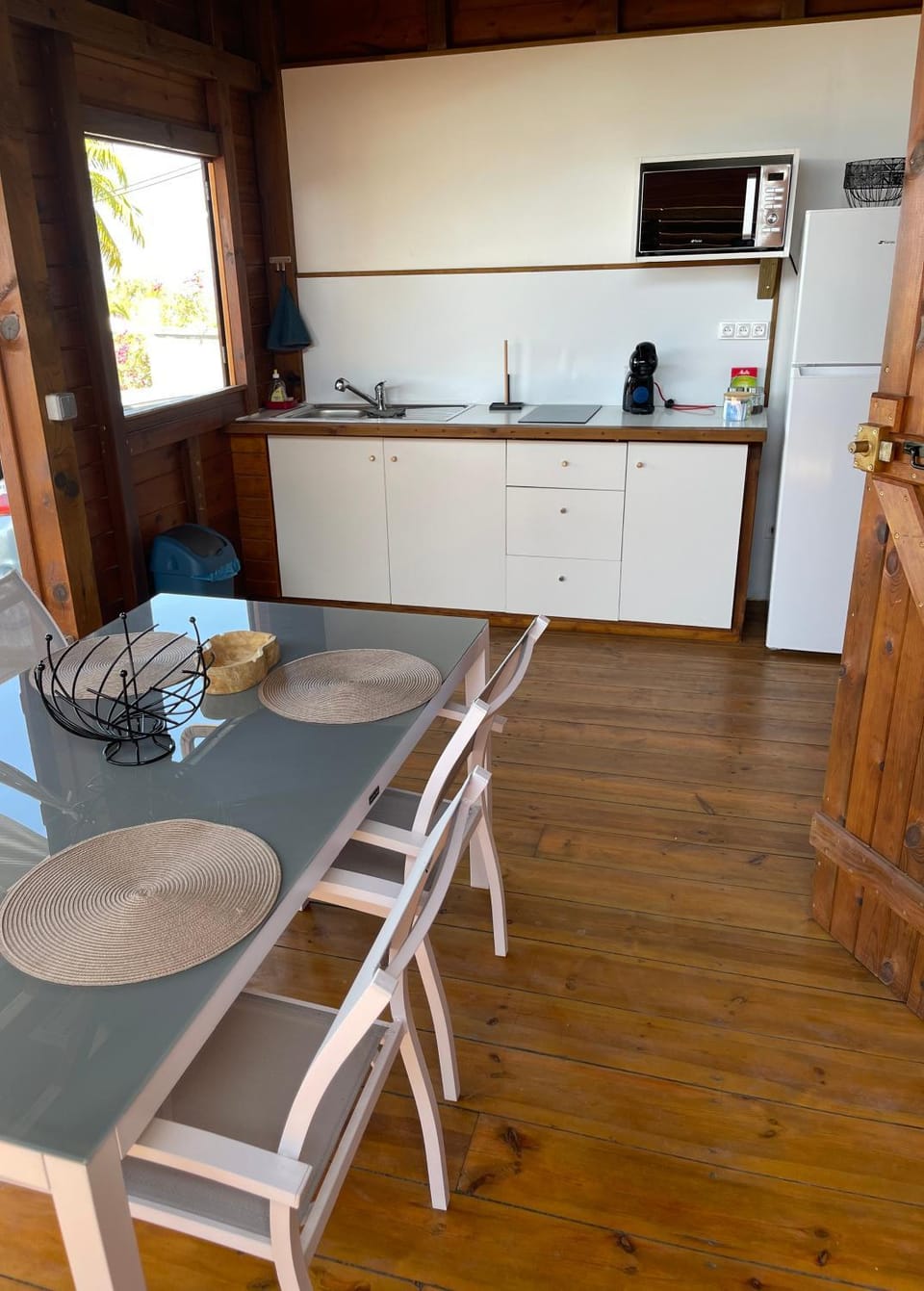 Kitchen or kitchenette, Dining area, minibar, pet friendly, stove