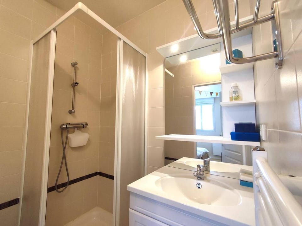 Duplex à 50m de la plage avec parking et 2 chambres - FR-1-368-391 Apartment in Trégastel
